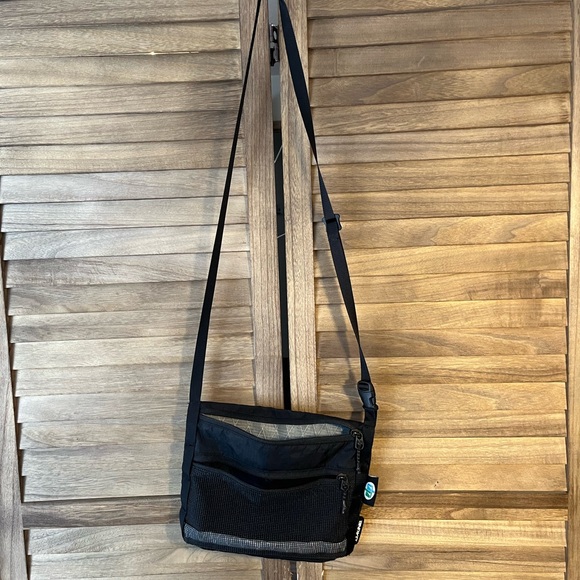 Dakine purse. Black Crossbody Bag. Durable. - Picture 7 of 8